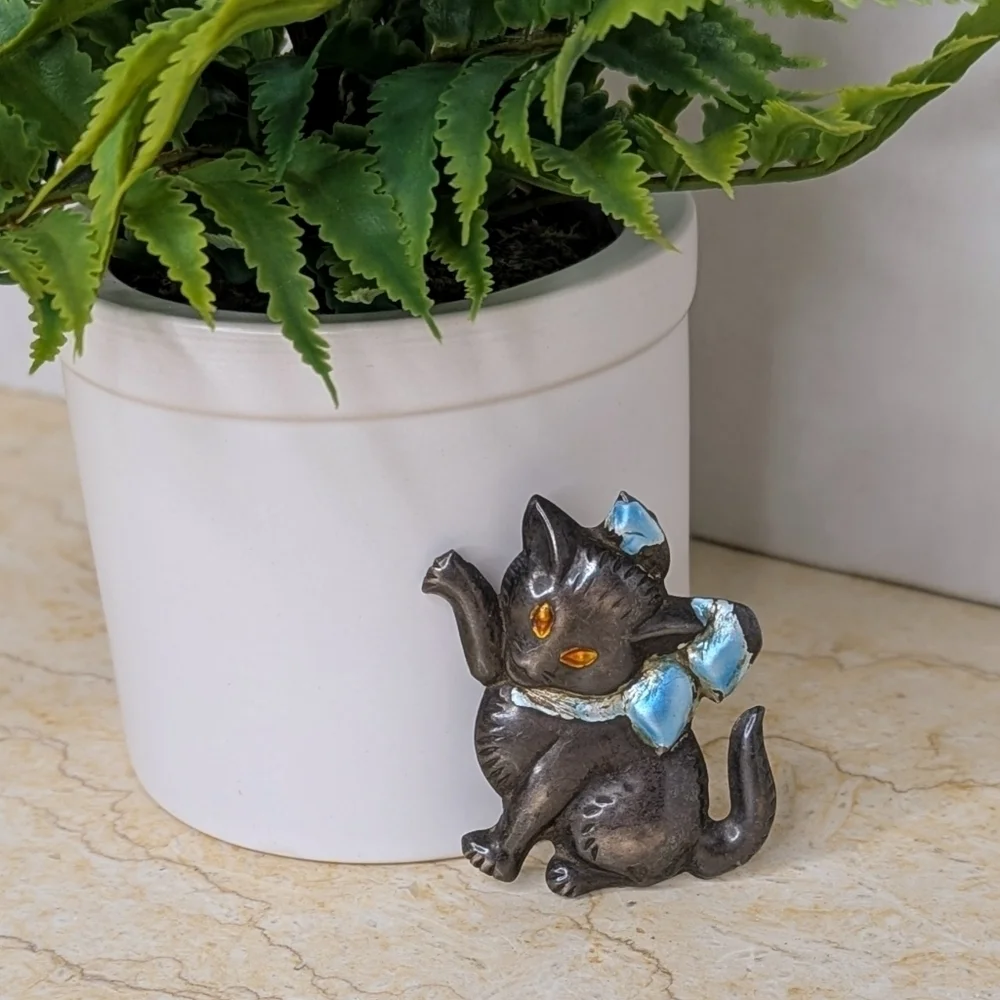 Vintage Pressed Sterling Silver Blue Ribbon Gold Eyes 1950's Kitten Cat Brooch
